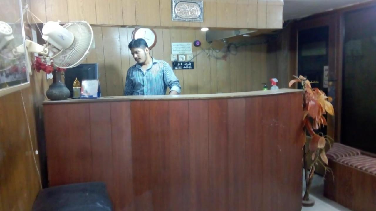 Hotel Swiss Karachi Esterno foto