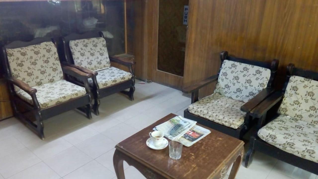 Hotel Swiss Karachi Esterno foto